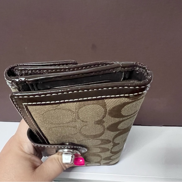 Vintage Coach Turnlock Wallet with Checkbook - Picture 4 of 12